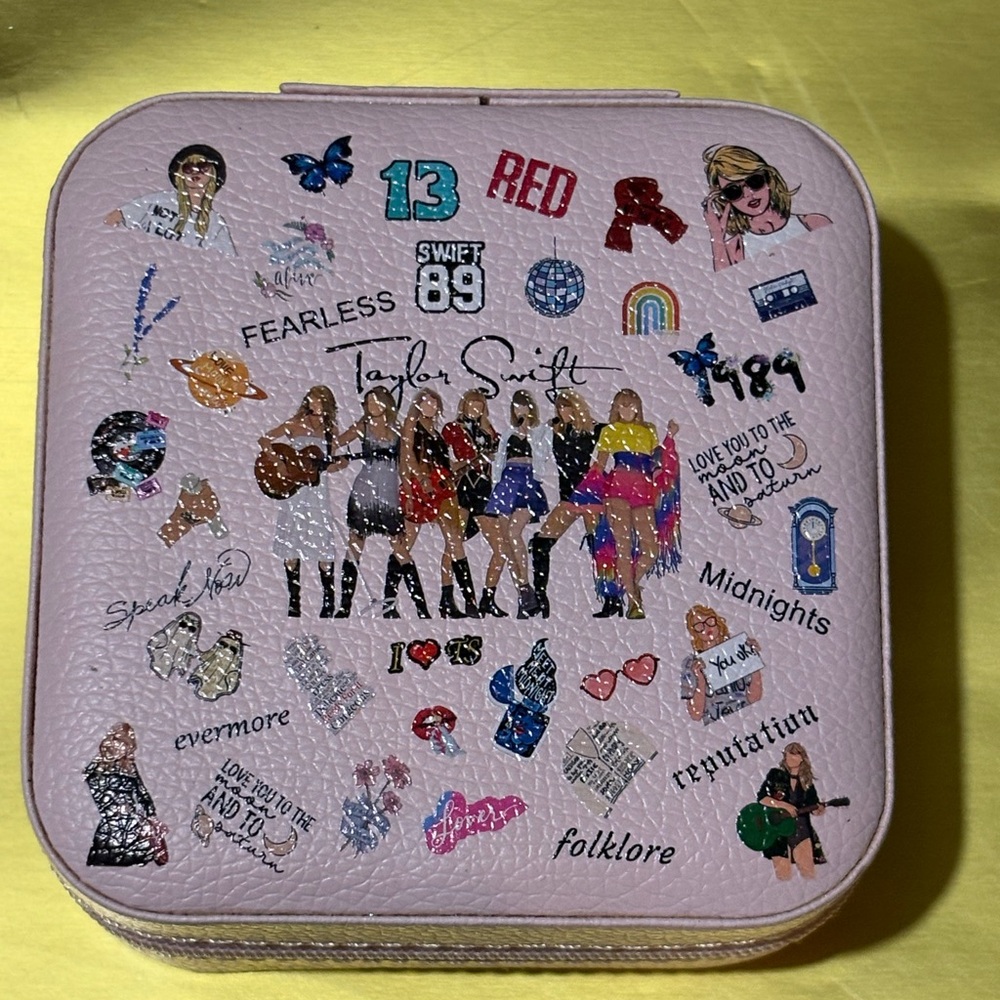 Stylish Purple Graphic Women's Accessory Case